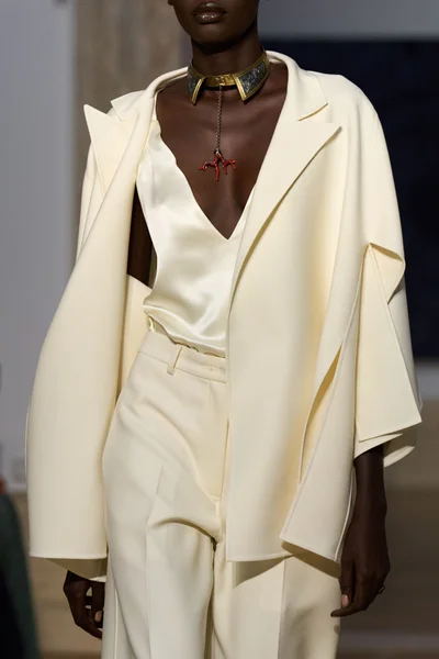 Look 25